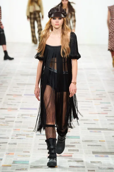 Look 18